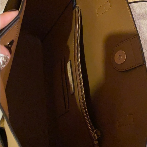 Micheal Kors Purse •Make an Offer• - Picture 4 of 7